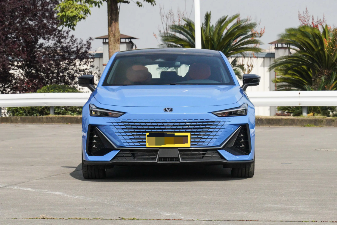 Goedkope Nieuwe Changan UNI-V 2025 Derde Generatie 1.5T 500Bar Premium Sports Edition Voor export voor gezinsgebruik