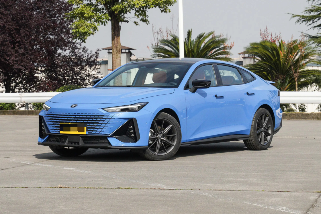 Goedkope Nieuwe Changan UNI-V 2025 Derde Generatie 1.5T 500Bar Premium Sports Edition Voor export voor gezinsgebruik