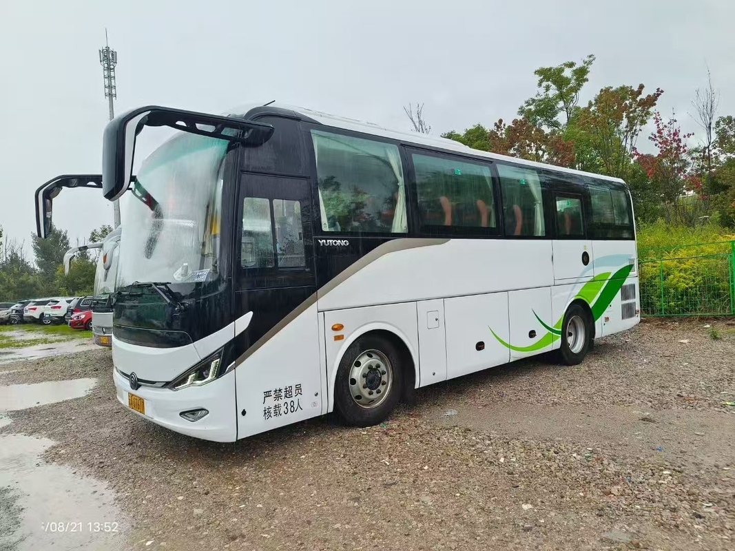 ZK6907 Yutong Gebruikte Passagiersbus 2023 38 zitplaatsen Eendeurs Luxebus met linksrijden