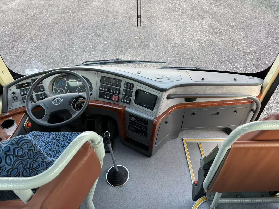 ZK6119 Yutong Gebruikte Passagiersbus 2022 51 zitplaatsen Eendeurs Linksgestuurde Luxe Bus