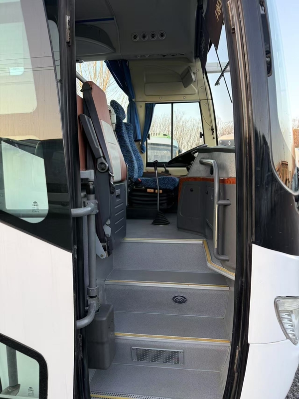 ZK6119 Yutong Gebruikte Passagiersbus 2022 51 zitplaatsen Eendeurs Linksgestuurde Luxe Bus