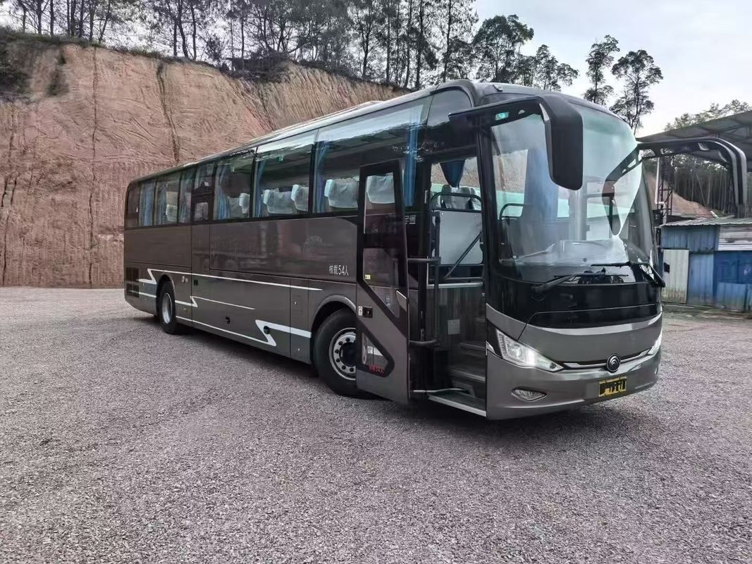 ZK6127 Yutong Gebruikte Passagiersbus 2023 54-Zitter 2+3 Indeling Eén Deur Linkerhandbesturing Luxe Bus