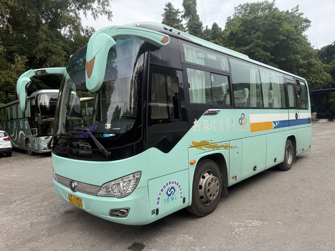53 Zitplaatsen 2023 Jaar Gebruikte Yutong Bus ZK6906 Dieselmotor RHD LHD Bestuurdersbesturing Geen Ongeluk