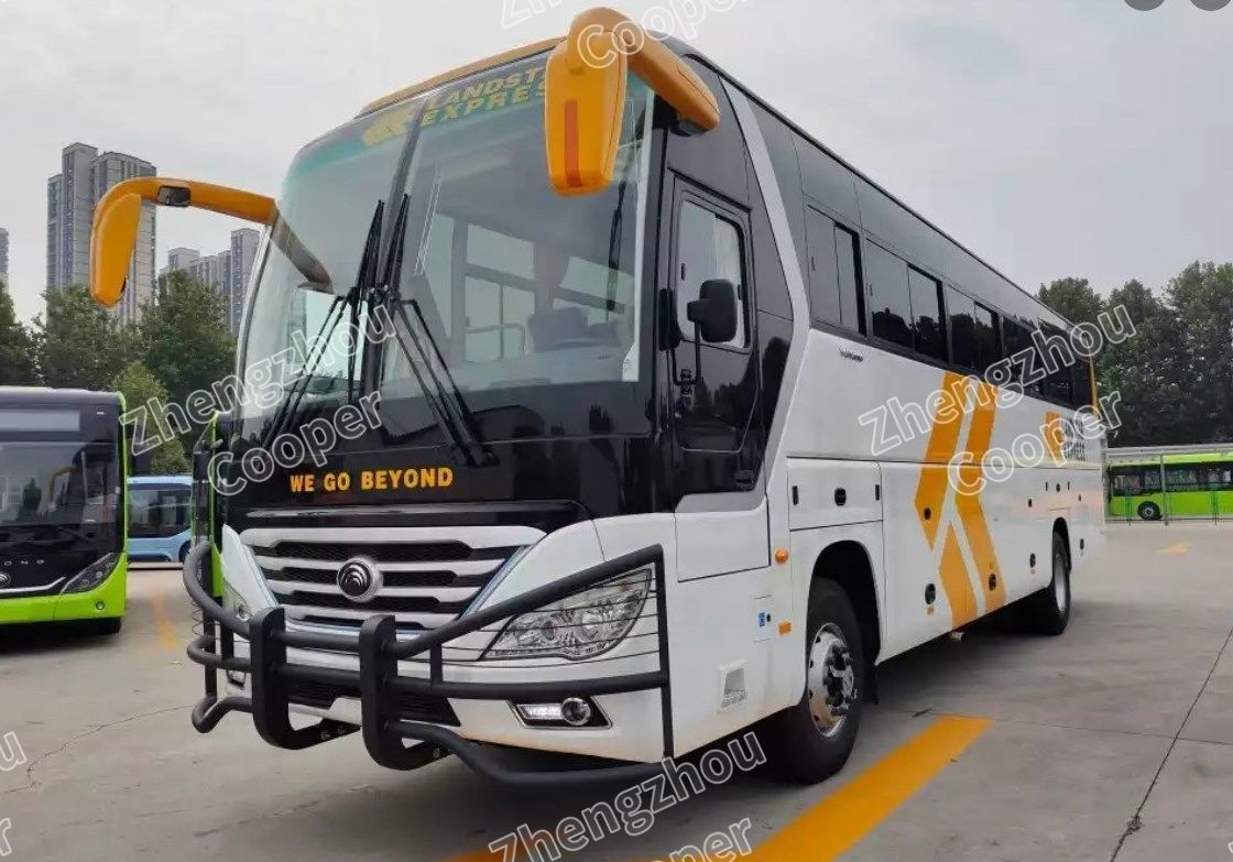 ZK6120D Yutong gloednieuwe Passagiersbus 2025 67-zitplaats 2+3 Layout Twee passagiersdeuren en 1 bestuurdersdeur Rechterhandse luxebus