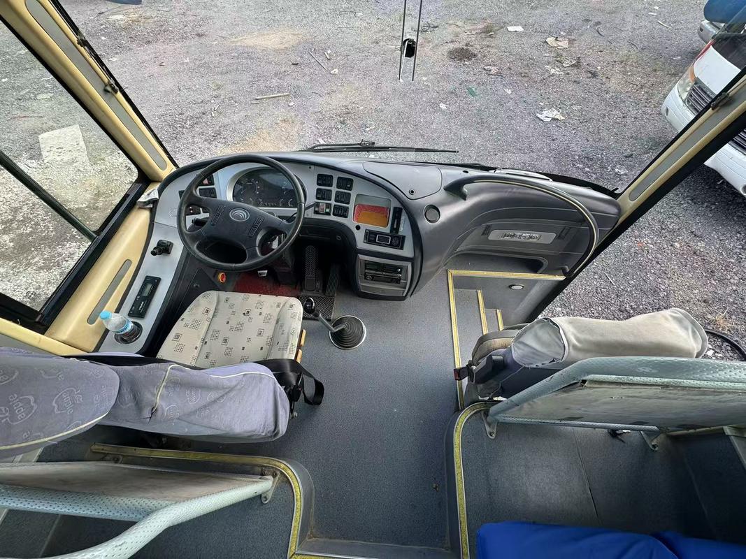 Second Hand Yutong Bus 50 Seater Luxury Tour Commuter Airport School Church Bus RHD/LHD