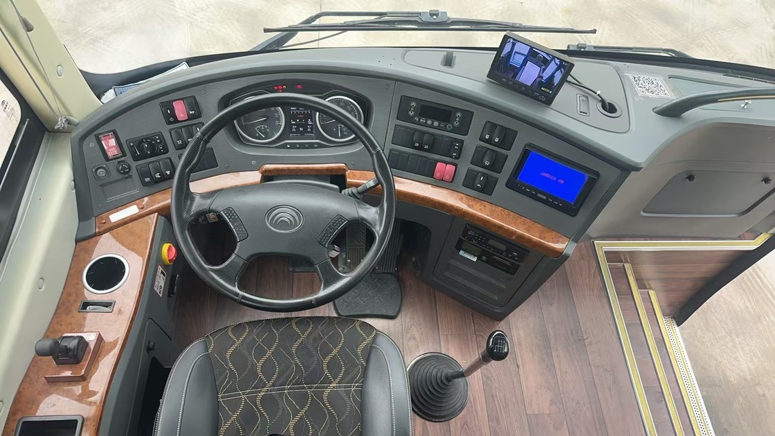 Gebruikte Yutong touringcar met 50 zitplaatsen, Weichai, voor toerisme, diesel, luchthaven, kerk, forensenvervoer, school, interstedelijk en intercitybussen