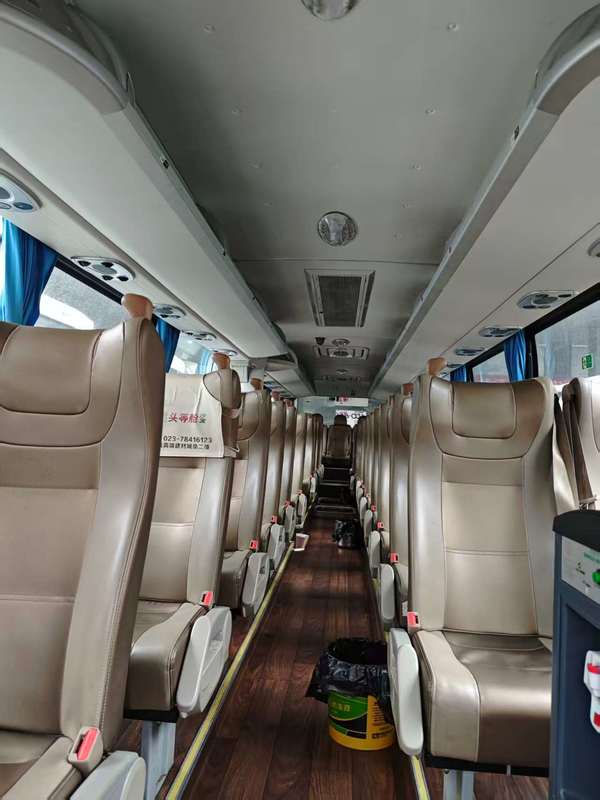 Gebruikte Yutong touringcarbus 55 zitplaatsen ZK6122 Tweedehands Kerk Intercity Luchthaven School Cummuter Interurban Bussen Weichai Motor