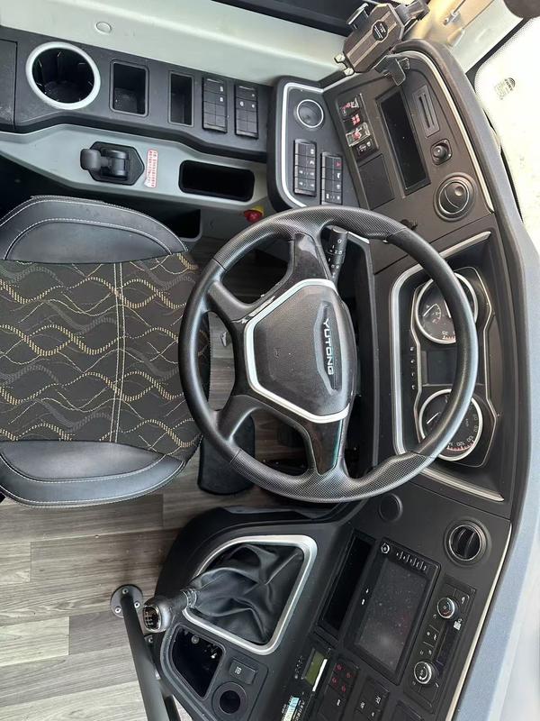 Tweedehands Yutong Coach Bus 50 zitplaatsen Weichai Tour Diesel Airport Kerk Pendelbaan School Interurban Intercity Bussen RHD/LHD