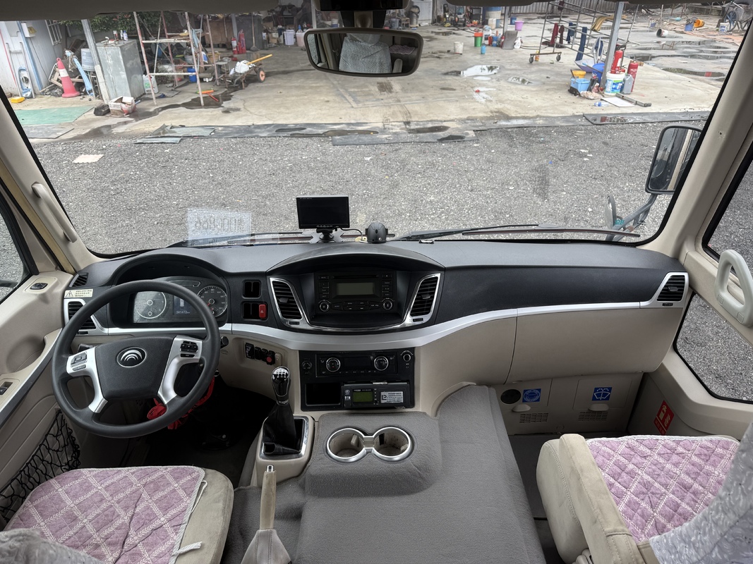 Gebruikte Yutong Coaster Bus 20 zitplaatsen Diesel Commerciële Business Coach Pendelbussen Diesel Luxe