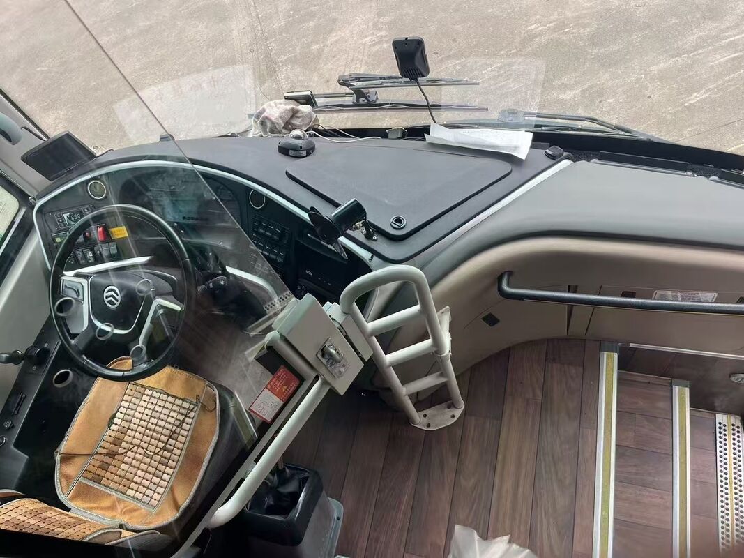 Tweedehands Diesel Kinglong Bus 50 zitplaatsen Luxe Leafspring Weichai Motor School Tour Intercity Pendelbus