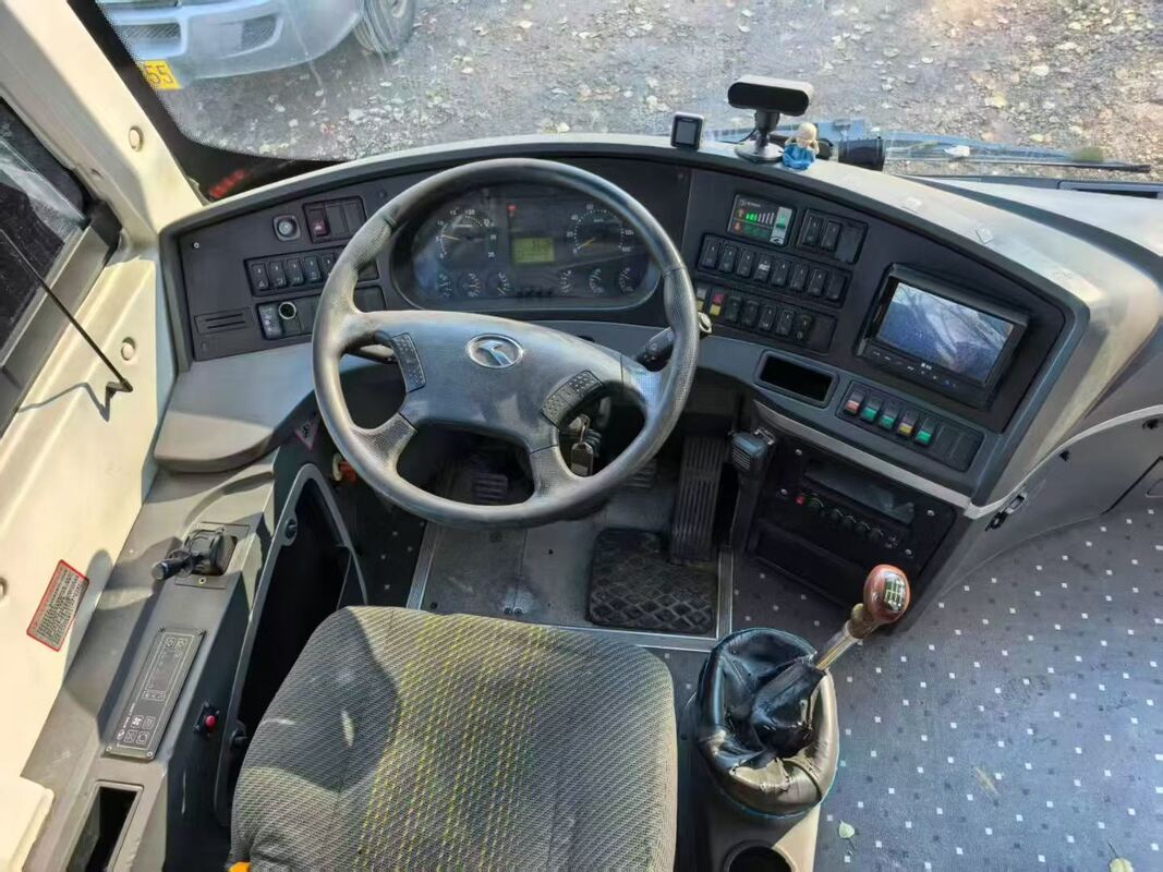 Gebruikte Kinglong Bus 39 zitplaatsen Luxe Leafspring Suspension Yuchai Motor School Tour Intercity Coach