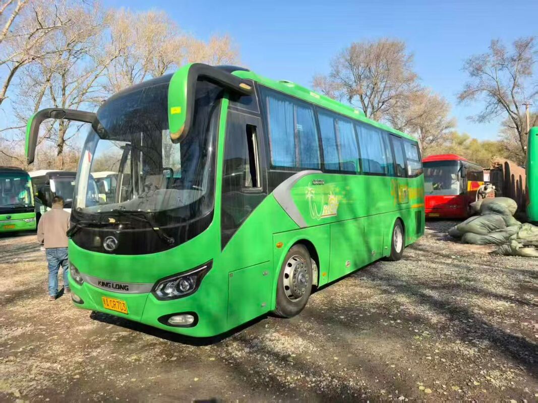 Gebruikte Kinglong Bus 39 zitplaatsen Luxe Leafspring Suspension Yuchai Motor School Tour Intercity Coach