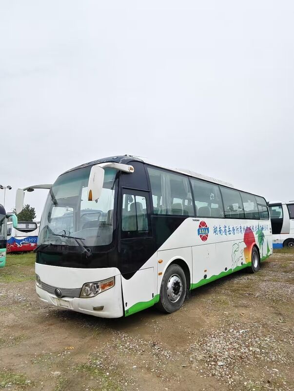 Coach Bus Tweedehands Yu-tong ZK6110 Diesel Coach Bus Yuchai 2020  55 Zitplaatsen  Luxe Vervoer Met Airconditioning
