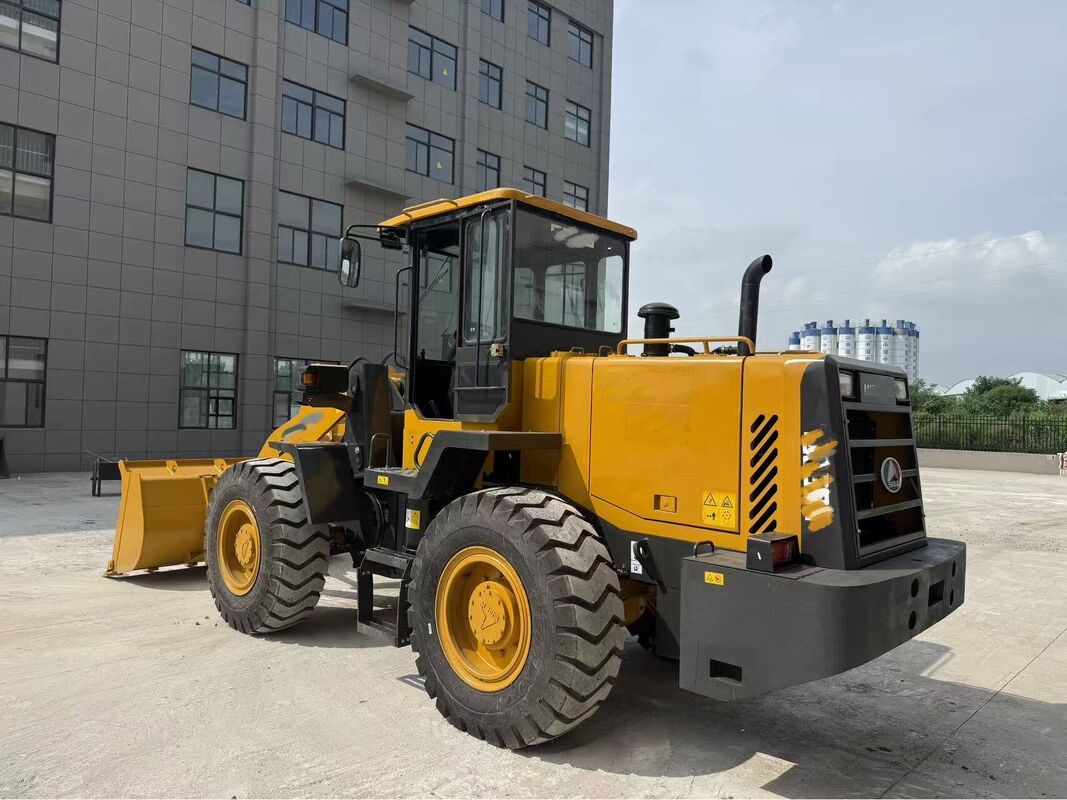 Gebruikte Chinese merk shovel 3 ton in uitstekende staat laadvermogen nominaal vermogen 118 kW voor bouw