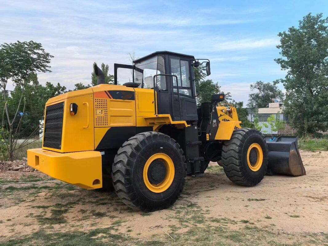 Used Chinese brand loader 5 tons in excellent condition  load capacity  rated power 162 kW for construction