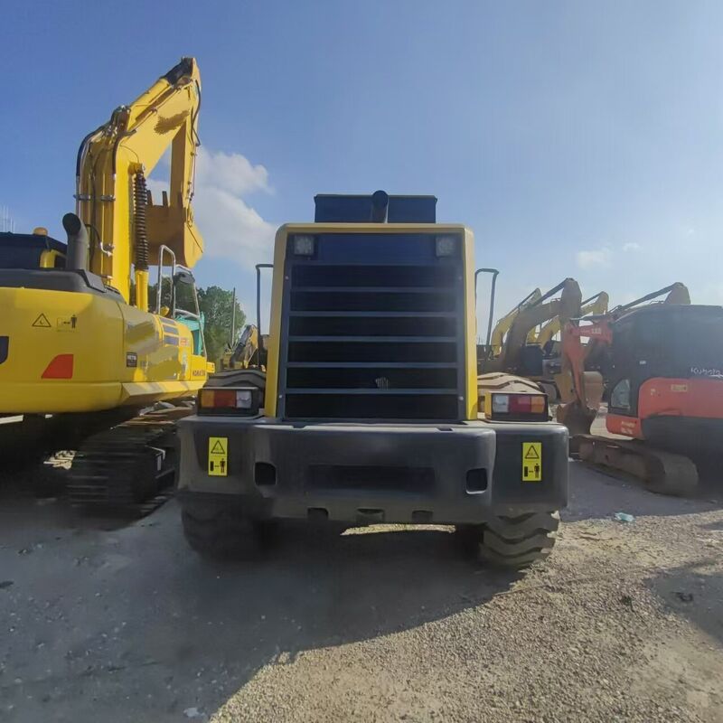 Nieuw aangekomen Gebruikte Chinese merk lader Emmer Capaciteit 3m3 5 ton in uitstekende staat nominale vermogen 146kW 8,27 L voor de bouw in uitstekende staat