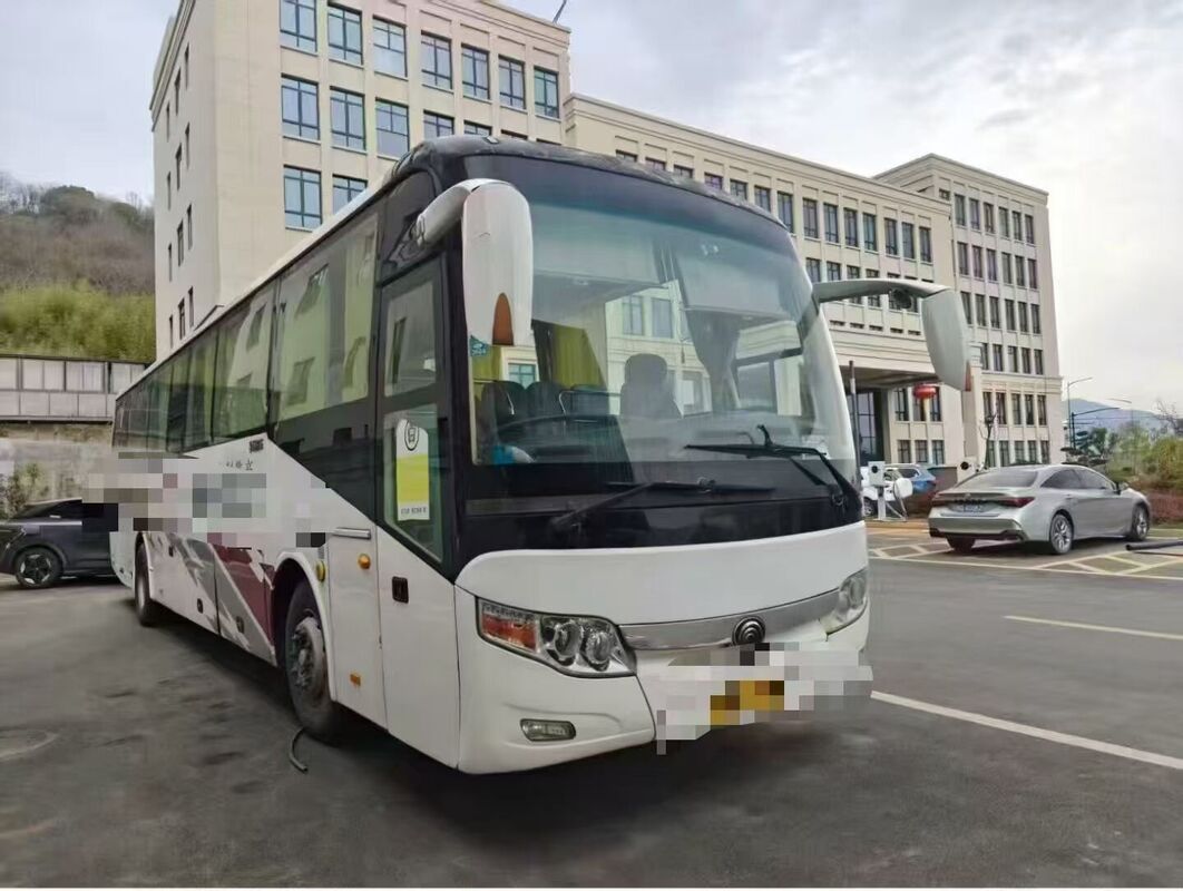 Gebruikte passagiersbus Yutong Zk6122 Yuchai 330pk Bladvering 60 Stoelen Luxe Vervoer Met Airconditioning