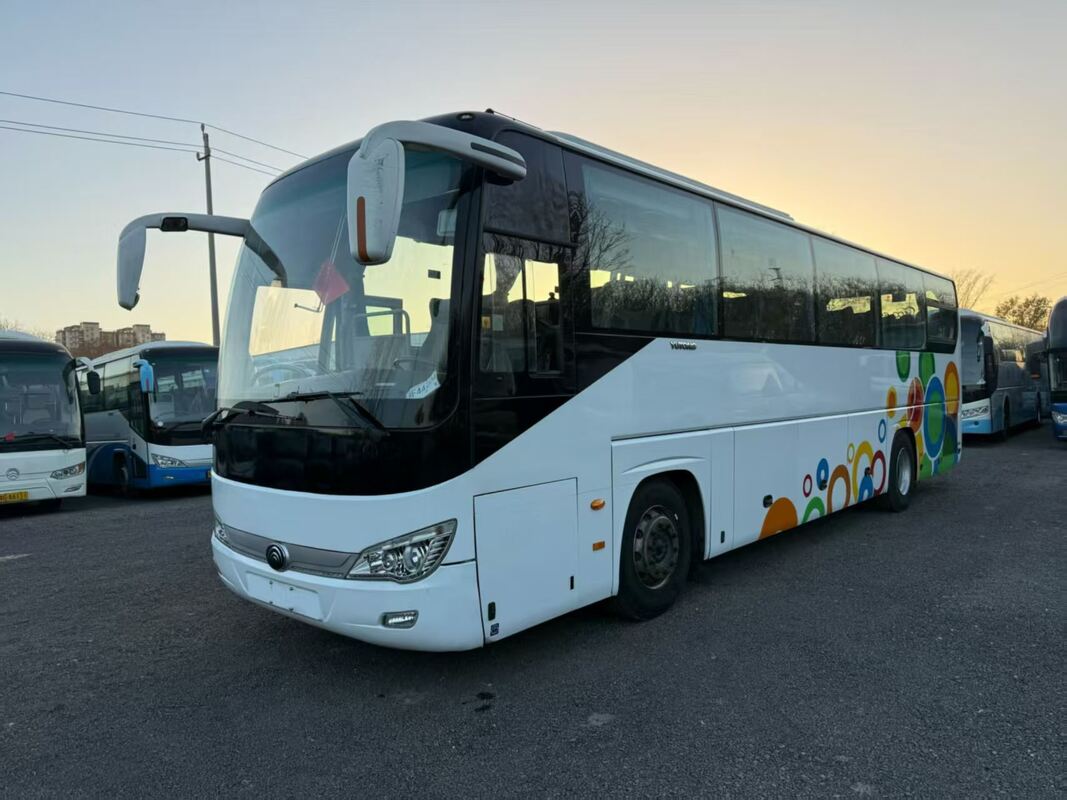 Gebruikte luxe bussen Yutong Zk6119 Yuchai 330 pk Leaf Spring 50 zitplaatsen Lux Transport met airconditioning Voor toeristen of lange afstand