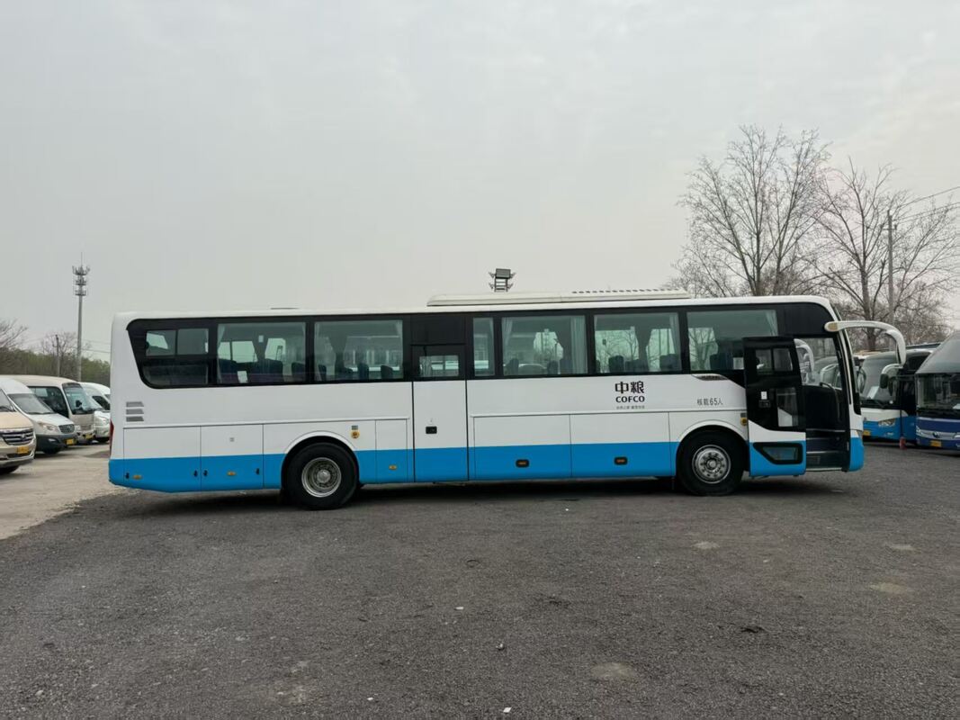 Gebruikte bussen Yutong Zk6125 Yuchai 330 pk Leaf Spring 65 zitplaatsen Lux Transport met airconditioning voor pendel of lange afstand