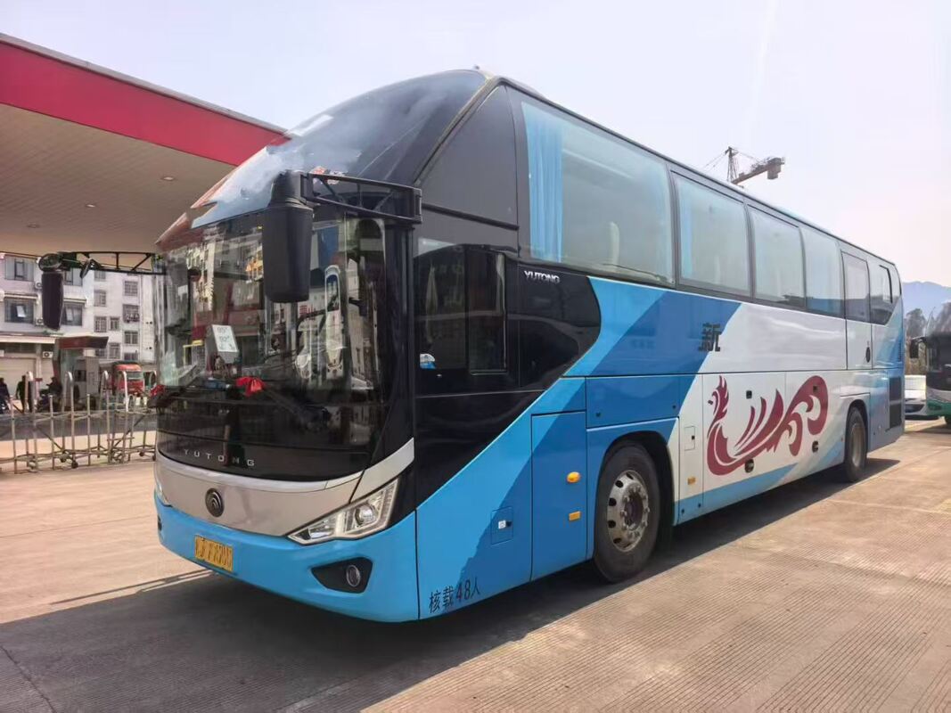 Gebruikte touringcars Yutong Zk6128 Weichai 375pk Euro 5 Bladvering 48 Zitplaatsen Luxe Transport met Airconditioning voor Shuttle of Lange Afstand