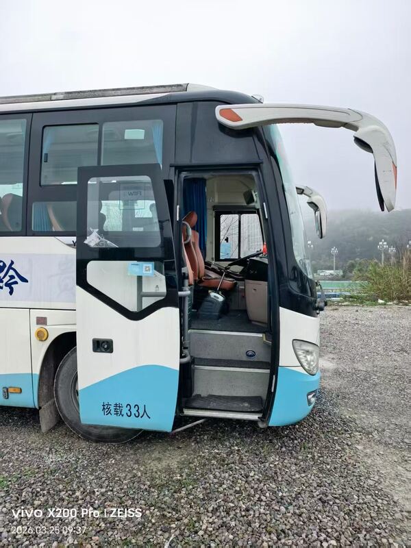 Gebruikte bussen Yu-tong ZK6888 Yuchai Euro5 Leaf Spring 33 zitplaatsen 2020 jaar Lux Transport met airconditioning Voor pendel of lange afstand