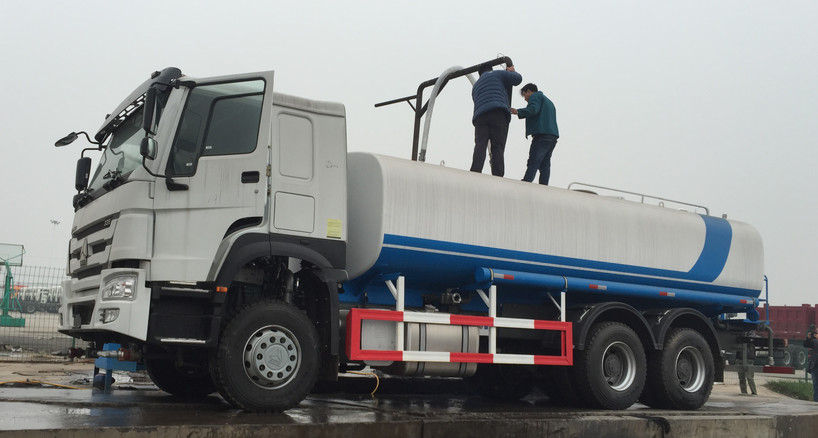 HOWO 336hp gebruikte Drijf het Type van Watervrachtwagens LHD Gemakkelijke Verrichting voor Weg het Schoonmaken