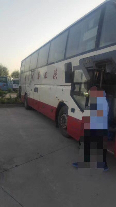 Grote Gebruikte de Doorgangsbus 100 van Kinglong Merk de Maximum Snelheid van Km/H met 50 Zetels
