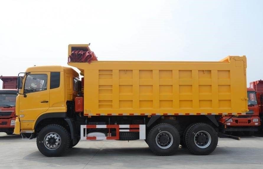 DONGFENG merk Gebruikte Stortplaatsvrachtwagen 85 de Maximum Snelheid van Km/H met de Motor van B210 33