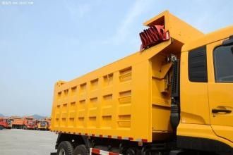 DONGFENG merk Gebruikte Stortplaatsvrachtwagen 85 de Maximum Snelheid van Km/H met de Motor van B210 33