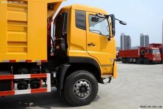 DONGFENG merk Gebruikte Stortplaatsvrachtwagen 85 de Maximum Snelheid van Km/H met de Motor van B210 33