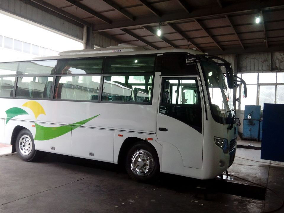 2013 gebruikte het JAAR Dongfeng van de Zetels Witte Yuchai van Busbus 24-35 de Motor Middenstijl