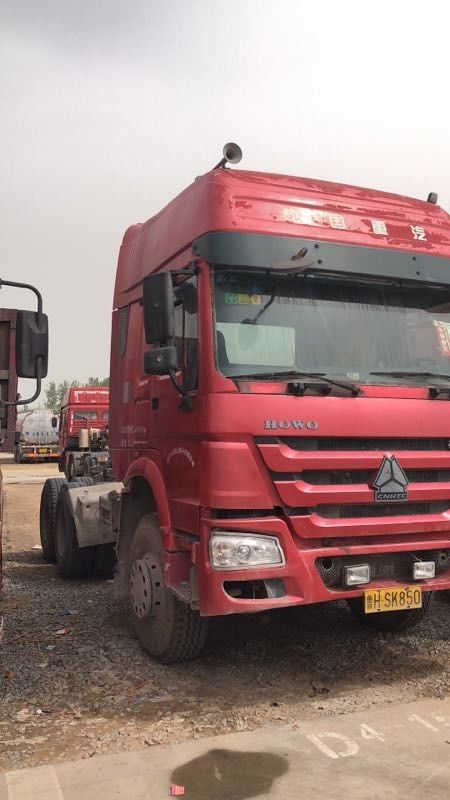 6x4 Merk van de Vrachtwagensinotruck HOWO van de aandrijvings het Wijze Gebruikte Tractor met 3 Seat