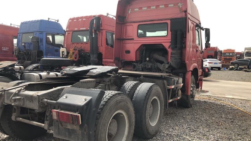 6x4 Merk van de Vrachtwagensinotruck HOWO van de aandrijvings het Wijze Gebruikte Tractor met 3 Seat