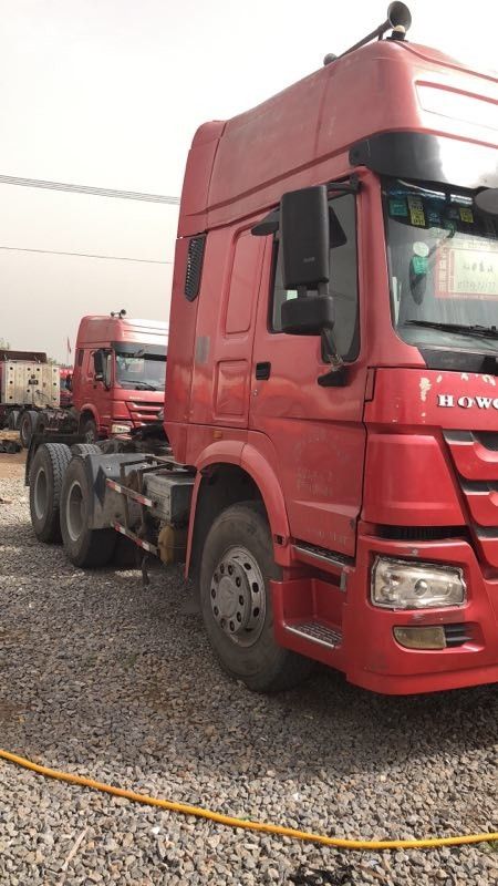 6x4 Merk van de Vrachtwagensinotruck HOWO van de aandrijvings het Wijze Gebruikte Tractor met 3 Seat