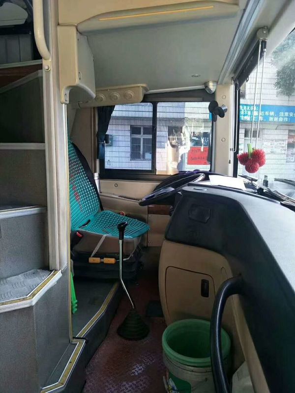 Het Yutongmerk gebruikte het Jaar van de Busbus 2014 Negen Percenten Nieuw met 39 Seat Diesel Motor