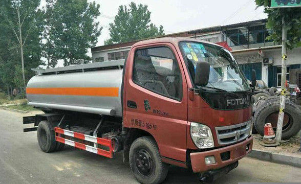 Diesel Gebruikte Brandstofvrachtwagens 5 Ton - 16 Ton die Capaciteit met Verschillende Merkchassis laden
