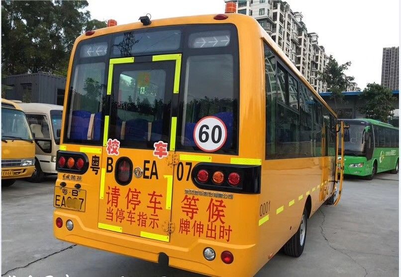 DONGFENG oude Gele Schoolbus, het Grote Gebruikte Model van de Busbus LHD met 56 Zetels