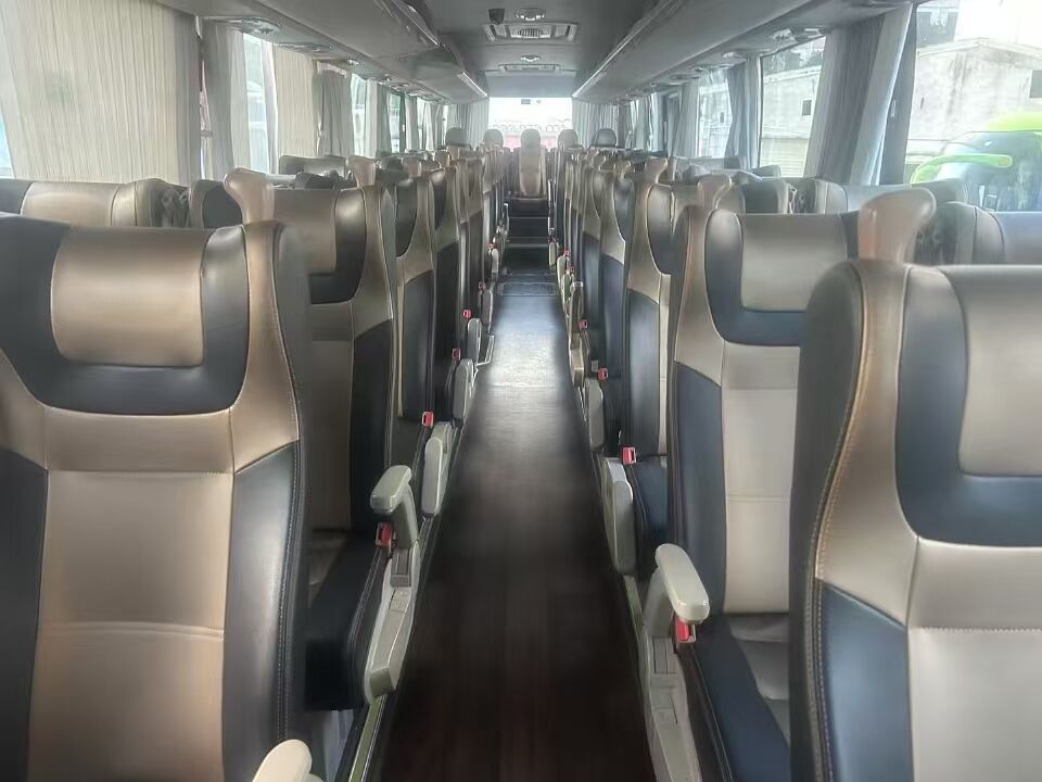 Gebruikte yutong 6122 54 zitplaatsen touringcar Weichai dieselmotor gebruikte touringpassagiersbus voor Afrika