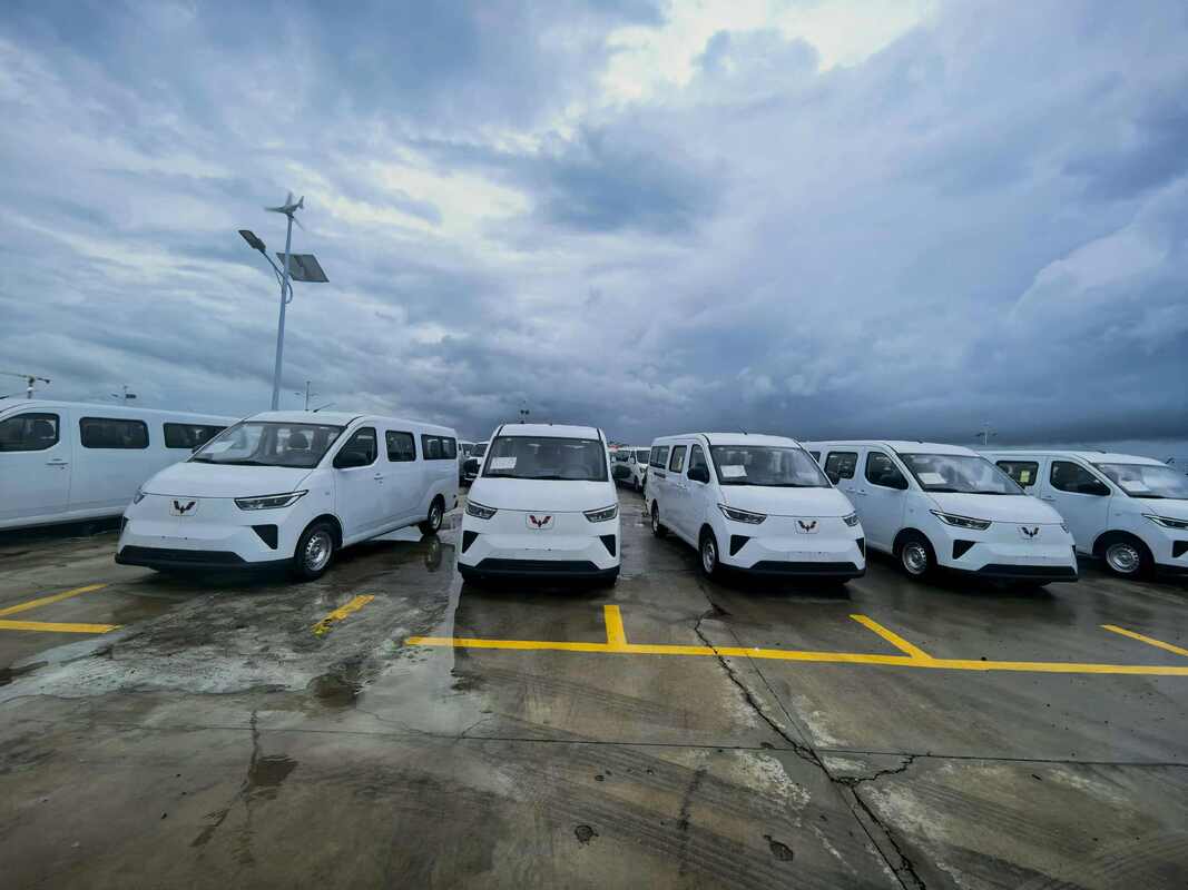 Wuling Yangguang EV, elektrische minibus, elektrische passagiersbus met 9 zitplaatsen, puur elektrische shuttlebus, lichte elektrische bus, LHD elektrische microbus