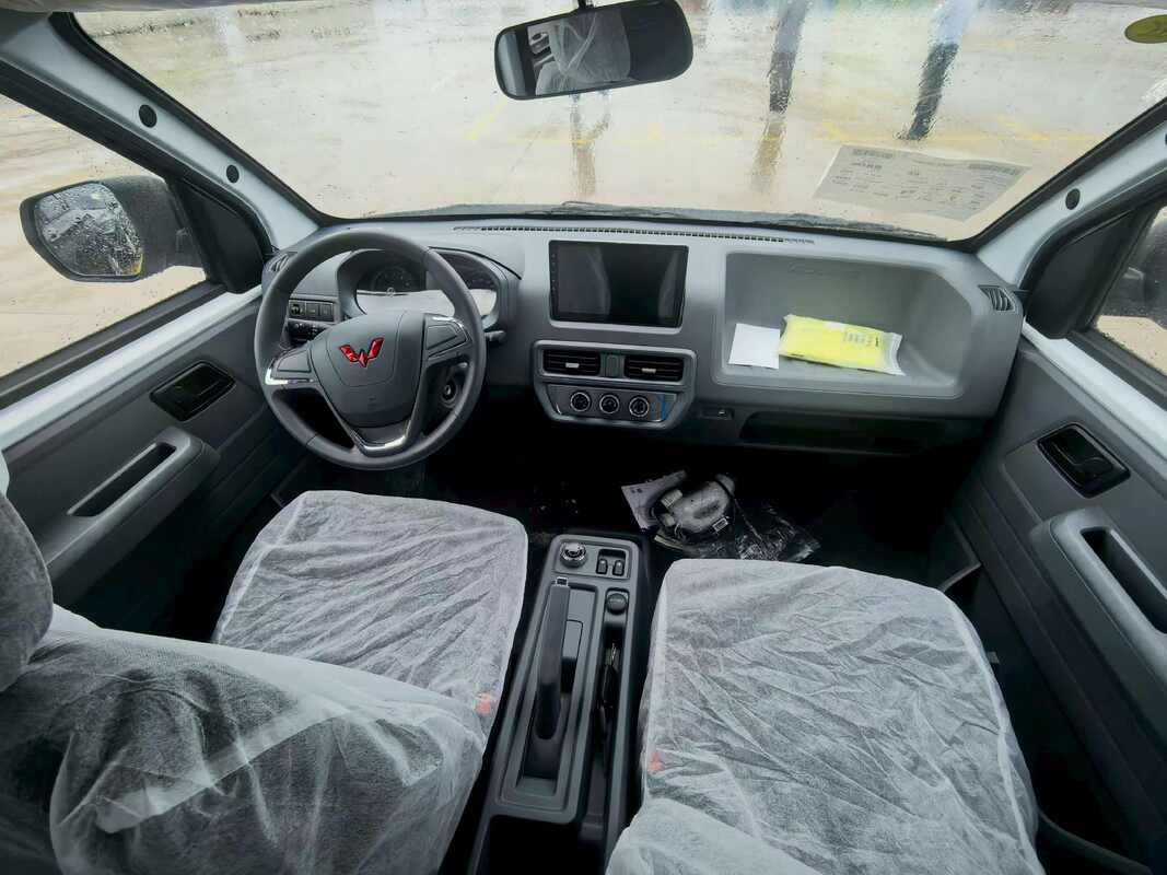 Wuling Yangguang EV, elektrische minibus, elektrische passagiersbus met 9 zitplaatsen, puur elektrische shuttlebus, lichte elektrische bus, LHD elektrische microbus