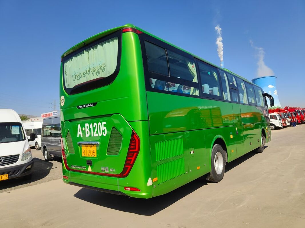 Gebruikte Yutong ZK6117 Bus Weichai Dieselmotor Dubbele Deur 50 Zitplaatsen Luxe Tour Coach LHD te Koop