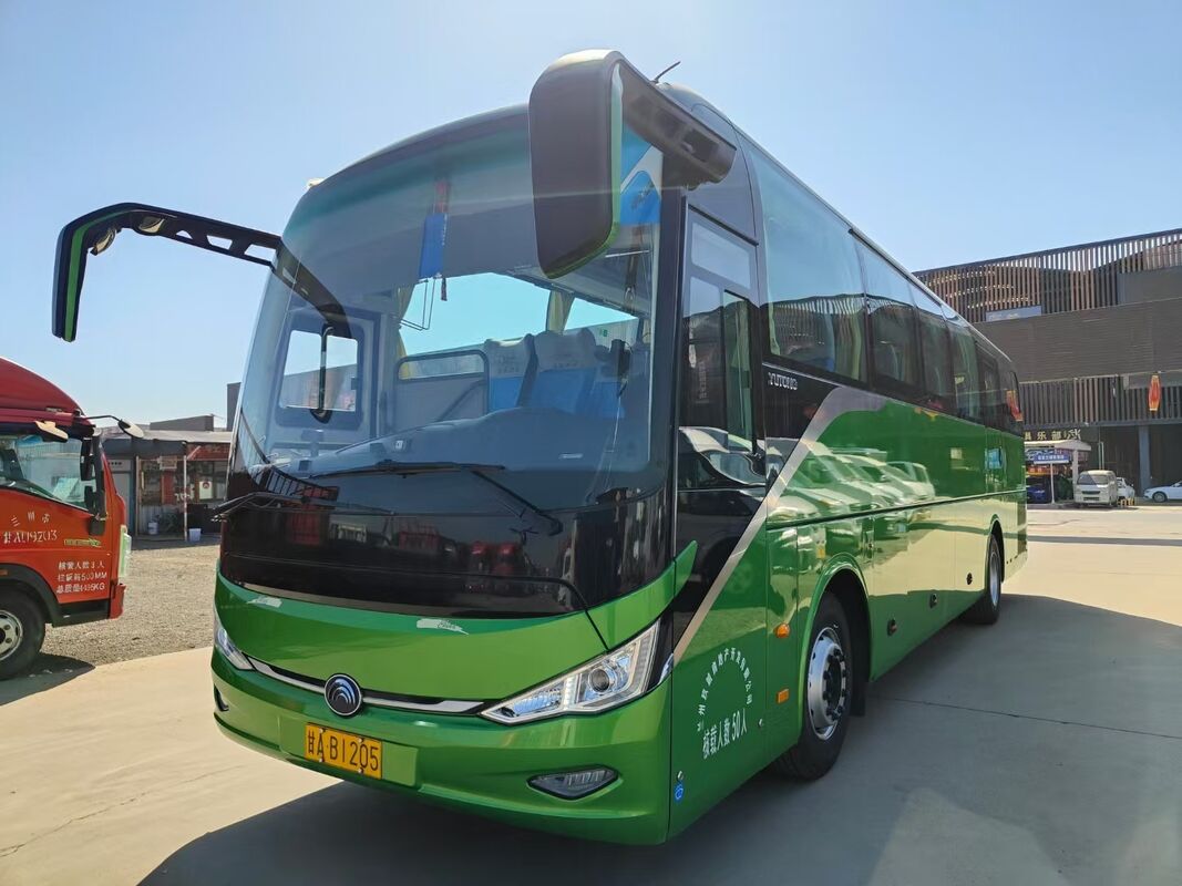 Gebruikte Yutong ZK6117 Bus Weichai Dieselmotor Dubbele Deur 50 Zitplaatsen Luxe Tour Coach LHD te Koop