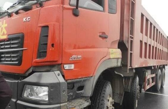 385HP de rode Kleur gebruikte Op zwaar werk berekende Vrachtwagens, van de Diesel de Vrachtwagen Tweede Handkipwagen