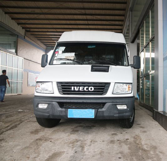 Wit merk gebruikt en nieuwe minibus 6 zitplaatsen 129 pk diesel 2013-2018 jaar