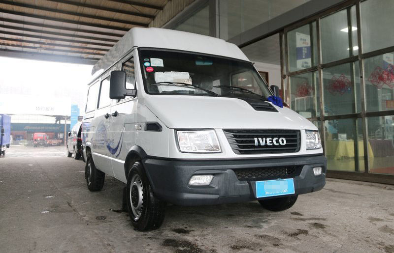 Wit merk gebruikt en nieuwe minibus 6 zitplaatsen 129 pk diesel 2013-2018 jaar