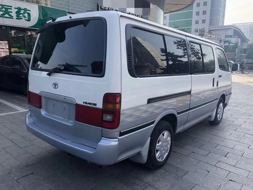 13 de zetelsdiesel Toyota gebruikte Minibus met AC uitrust Geen Ongevallen 2015 Jaar