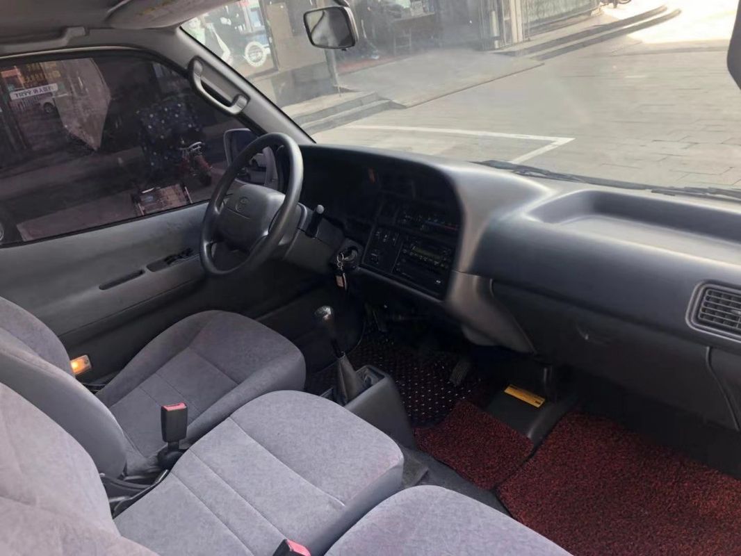 13 de zetelsdiesel Toyota gebruikte Minibus met AC uitrust Geen Ongevallen 2015 Jaar