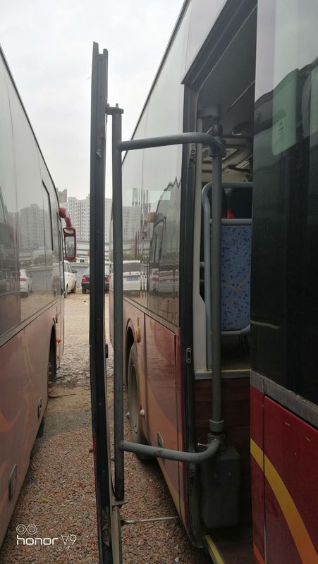 Rode Yutong Gebruikte de Steun Diesel a/c Twee van de Onderlegger voor glazenbus ZK6121HQ3Z 68 Seat RHD Deuren