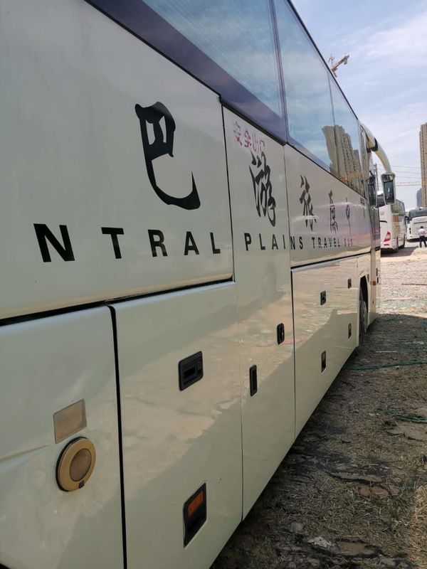 51 de zetels gebruikten Yutong-van de de Busmens van de Stadsdienst de Reeks van de Diesel de Bus Vlakke Witte Kleur Linkerkantleiding