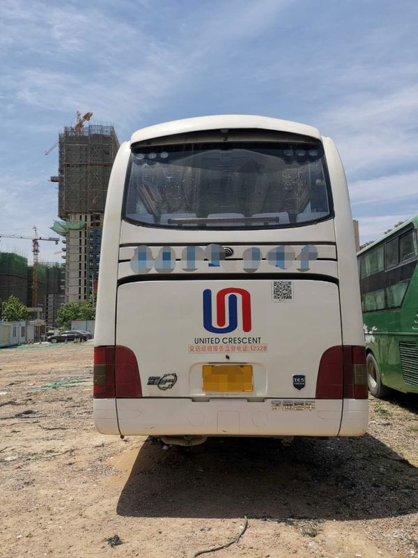 51 de zetels gebruikten Yutong-van de de Busmens van de Stadsdienst de Reeks van de Diesel de Bus Vlakke Witte Kleur Linkerkantleiding